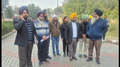SGPC staffers along with its lawyers at commissioner of police office in Amritsar on Saturday. (HT) SGPC staffers along with its lawyers at commissioner of police office in Amritsar on Saturday. (HT)