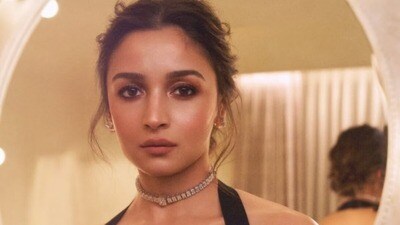 স্যোশাল মিডিয়া থেকে নিজেকে সরিয়ে নিতে চান আলিয়া? মা হওয়ার পরই এই পরিবর্তন?