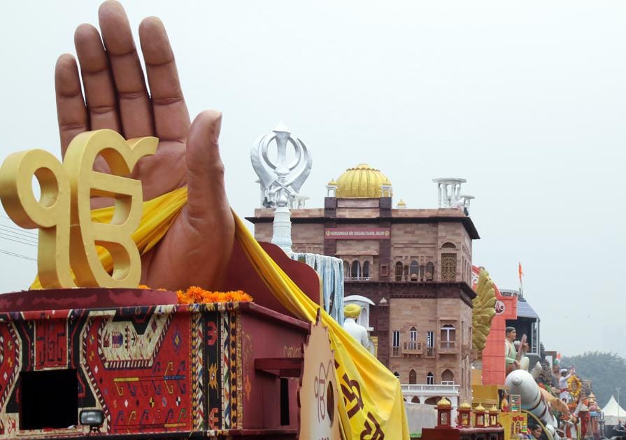 This year’s Punjab tableau paid tribute to the 350th martyrdom anniversary of Sri Guru Tegh Bahadur Sahib. This year’s Punjab tableau paid tribute to the 350th martyrdom anniversary of Sri Guru Tegh Bahadur Sahib.
