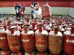 19 కేజీల కమర్షియల్​ గ్యాస్​ సిలిండర్​ ధర పెంపు..(Representational Photo/PTI)