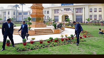 Bomb and dog squad team inspects the Bihar Legislative Assembly premises on the eve of state budget session in Patna, Bihar, India, Sunday. (SANTOSH KUMAR/HT) Bomb and dog squad team inspects the Bihar Legislative Assembly premises on the eve of state budget session in Patna, Bihar, India, Sunday. (SANTOSH KUMAR/HT)