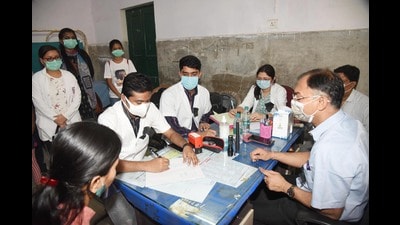 Government doctors under Bihar Health Services Association demanded private practice should remain optional unless key systemic gaps were addressed by the government. (HT FILE) Government doctors under Bihar Health Services Association demanded private practice should remain optional unless key systemic gaps were addressed by the government. (HT FILE)