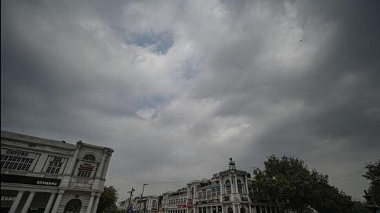 Dark clouds seen along with light rains at Connaught Place in New Delhi on Sunday. (Sanchit Khanna/HT Photo)