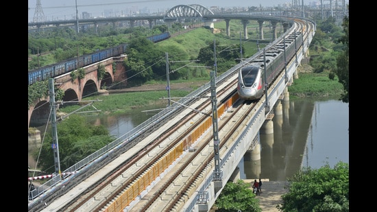 Seven rapid rail corridors will be built to connect Mumbai to Pune, Pune to Hyderabad, Hyderabad to Bengaluru, Hyderabad to Chennai, Chennai to Bengaluru, Delhi to Varanasi, and Varanasi to Siliguri. (HT Archive)