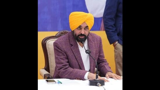 The AAP government and Punjab’s people will unite to rebuild Punjab and make it economically strong on their own, said the CM. (HT)