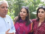 Javed Akhtar roasts Farah Khan for not knowing Hindi counting.