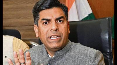 Joshi assured residents of clean drinking water, good sewerage facilities and high-quality roads to commute. (HT Photo) Joshi assured residents of clean drinking water, good sewerage facilities and high-quality roads to commute. (HT Photo)