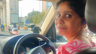 Suresh Kochattil shared the incident along with a picture of the woman driving the cab. (@kochattil/X) Suresh Kochattil shared the incident along with a picture of the woman driving the cab. (@kochattil/X)