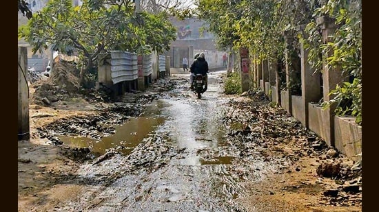Officials say the work is part of a World Bank-funded water supply project, requiring new pipeline installations along the stretch. (Gurpreet Singh/HT)