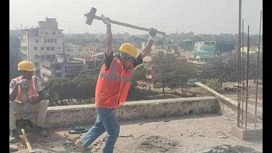 The Supreme Court (SC) on Monday stayed the Jharkhand high court’s (HC) January 14 directive ordering the demolition of deviated parts of 24 buildings in Jamshedpur, granting immediate relief to three building owners. (HT Photo)