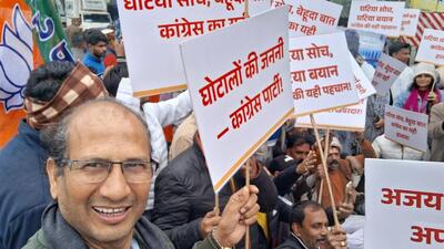 बीजेपी कार्यकर्ता मंगलवार को लखनऊ में विरोध प्रदर्शन कर रहे हैं. (एचटी) बीजेपी कार्यकर्ता मंगलवार को लखनऊ में विरोध प्रदर्शन कर रहे हैं. (एचटी)