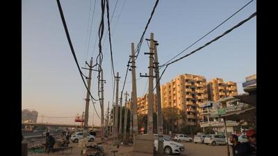 Consumers must declare a primary feeder, install safety interlocks and pay fixed charges on both sources under new DHBVN guidelines. (HT Archive) Consumers must declare a primary feeder, install safety interlocks and pay fixed charges on both sources under new DHBVN guidelines. (HT Archive)