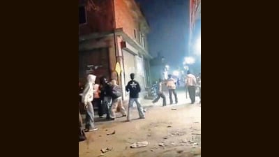 The violence escalated further on Tuesday when one faction set ablaze a Royal Enfield bullet belonging to the rival group. (HT Photo) The violence escalated further on Tuesday when one faction set ablaze a Royal Enfield bullet belonging to the rival group. (HT Photo)