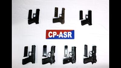 The weapons seized by cops. The weapons seized by cops.