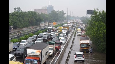 While total crashes fell in 2025, fatalities rose on Dwarka Expressway and Sohna elevated road, highlighting uneven safety outcomes. (HT Archive) While total crashes fell in 2025, fatalities rose on Dwarka Expressway and Sohna elevated road, highlighting uneven safety outcomes. (HT Archive)