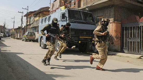 A fresh encounter broke out between terrorists and security forces in Jophar area of Ramnagar in Udhampur district on Tuesday, said officials. (HT File)