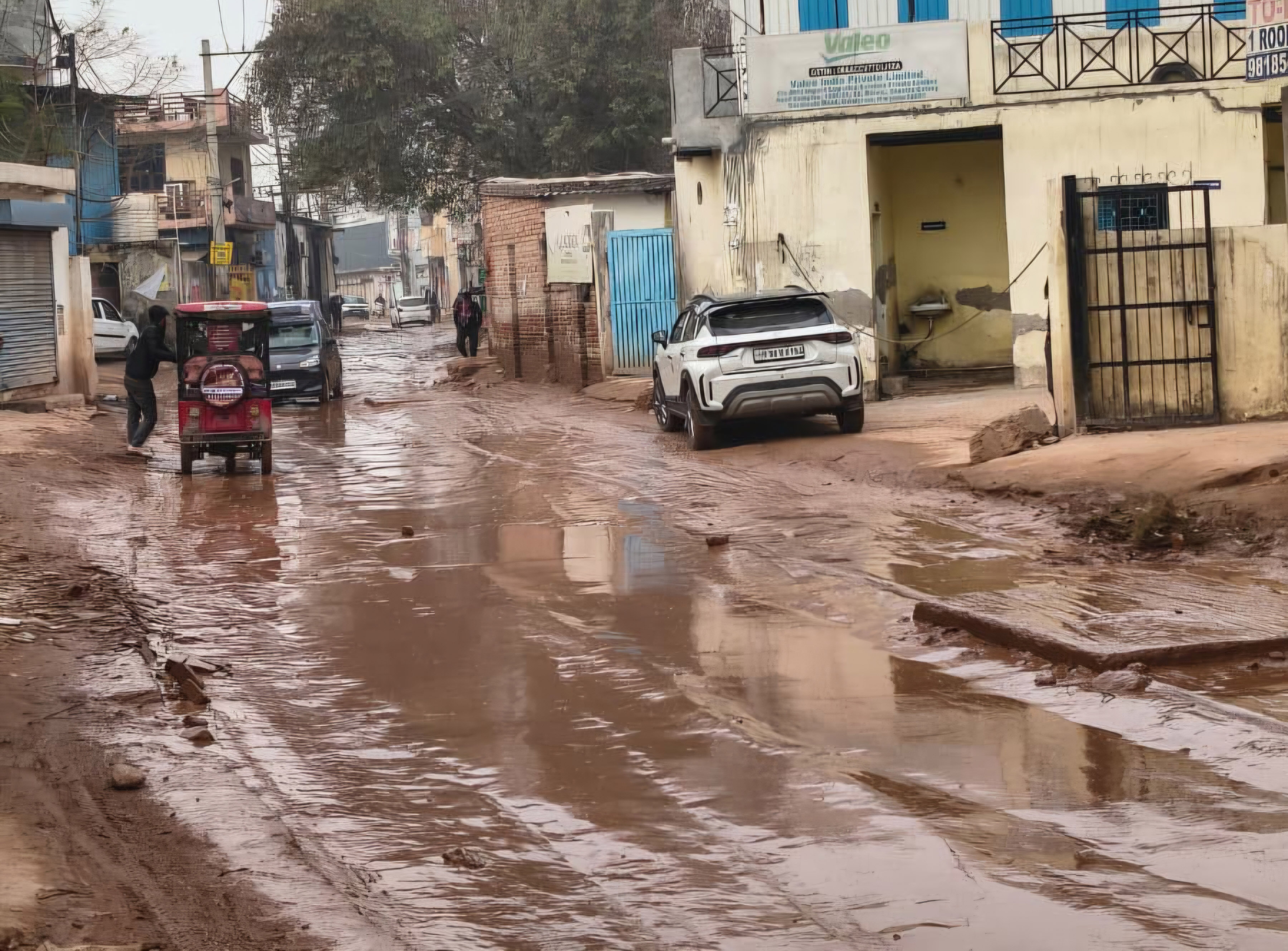 The internal road connects Sector 5 to a nearby village and serves nearly 25,000 residents, making it a key daily access route. (HT Photo) The internal road connects Sector 5 to a nearby village and serves nearly 25,000 residents, making it a key daily access route. (HT Photo)