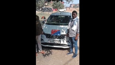 A man identifying himself as police mitra Bihar Pradesh Adhyaksh was arrested near Chiraiya in East Champaran while he was moving around with a board on a car on Wednesday. (HT Photo) A man identifying himself as police mitra Bihar Pradesh Adhyaksh was arrested near Chiraiya in East Champaran while he was moving around with a board on a car on Wednesday. (HT Photo)