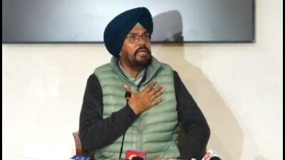 AAP’s Punjab chief spokesperson Kuldeep Singh Dhaliwal addressing a press conference in Chandigarh. (HT) AAP’s Punjab chief spokesperson Kuldeep Singh Dhaliwal addressing a press conference in Chandigarh. (HT)