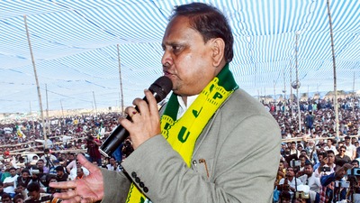 'হেলিকপ্টার' তোপ হুমায়ুনের (PTI) 'হেলিকপ্টার' তোপ হুমায়ুনের (PTI)