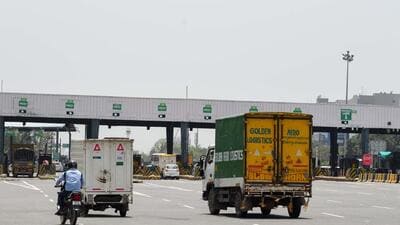 The union transport ministry had approved the shifting of the Kherki Daula toll plaza in May last year following persistent demands by Gurugram residents (Parveen Kumar/Hindustan Times) The union transport ministry had approved the shifting of the Kherki Daula toll plaza in May last year following persistent demands by Gurugram residents (Parveen Kumar/Hindustan Times)