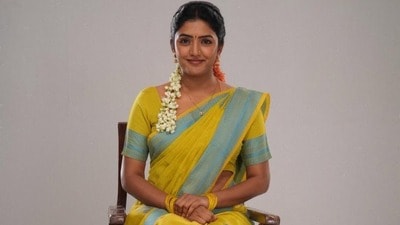 ఆన్లైన్లో వేధిస్తున్నారు.. దారుణమై కామెంట్స్ చేస్తున్నారు: పోలీసులకు ఈషా రెబ్బ ఫిర్యాదు ఆన్లైన్లో వేధిస్తున్నారు.. దారుణమై కామెంట్స్ చేస్తున్నారు: పోలీసులకు ఈషా రెబ్బ ఫిర్యాదు