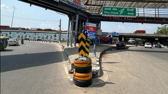 Earlier, 400 such collision cushions to absorb the shock of crashes along dividers of the roads and blackspots were placed city-wide in a three-phased exercise in 2025. (HT)
