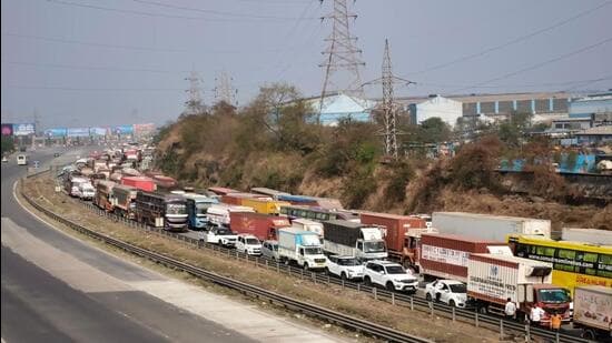 Navi Mumbai, India - Feb. 4, 2026:Traffic on the MumbaiÐPune Expressway remained severely disrupted for over 21 hours after a tanker carrying 20 tonnes of highly inflammable propylene gas overturned near the Adoshi Tunnel in the Khandala in Navi Mumbai, India, on Wednesday, February 4, 2026. (Photo by / HT PHOTO) (HT PHOTO)