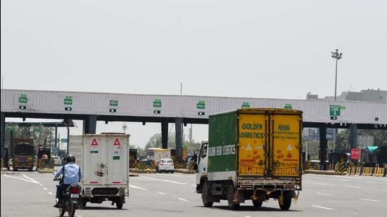 The union transport ministry had approved the shifting of the Kherki Daula toll plaza in May last year following persistent demands by Gurugram residents (Parveen Kumar/Hindustan Times)