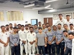 Sachin Tendulkar (centre) poses with the Mumbai Ranji Trophy team.