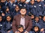Rajan Yadav with school students. (HT Photo)