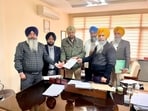 The SGPC delegation submitting a written representation to Mohali police on Thursday. (HT) The SGPC delegation submitting a written representation to Mohali police on Thursday. (HT)