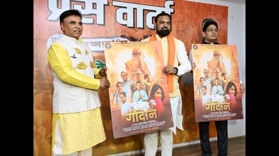 Bihar Dy CMSamrat Choudhary and others during promotion of movie 'Godaan' at his residence in Patna, Thursday (SANTOSH KUMAR/HT) Bihar Dy CMSamrat Choudhary and others during promotion of movie 'Godaan' at his residence in Patna, Thursday (SANTOSH KUMAR/HT)