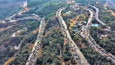 Vehicles stuck in a traffic jam on the Mumbai-Pune Expressway after a gas tanker overturned in the Khandala Ghat section, in Raigad district, Maharashtra, Wednesday. (PTI) (HT_PRINT) Vehicles stuck in a traffic jam on the Mumbai-Pune Expressway after a gas tanker overturned in the Khandala Ghat section, in Raigad district, Maharashtra, Wednesday. (PTI) (HT_PRINT)