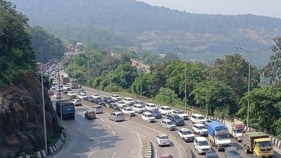Traffic on the Mumbai-Pune Expressway remained severely disrupted for over 21 hours after a tanker carrying 20 tonnes of highly inflammable propylene gas overturned near the Adoshi Tunnel in the Khandala in Navi Mumbai on Wednesday. (HT PHOTO) (HT_PRINT) Traffic on the Mumbai-Pune Expressway remained severely disrupted for over 21 hours after a tanker carrying 20 tonnes of highly inflammable propylene gas overturned near the Adoshi Tunnel in the Khandala in Navi Mumbai on Wednesday. (HT PHOTO) (HT_PRINT)