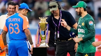 ఇండియా, పాకిస్థాన్ టీమ్ కెప్టెన్లు (AP) ఇండియా, పాకిస్థాన్ టీమ్ కెప్టెన్లు (AP)