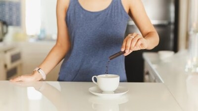 Yes, instant coffee contains acrylamide, but reaching harmful levels would require drinking 7 to 8 pouches a day. (Freepik) Yes, instant coffee contains acrylamide, but reaching harmful levels would require drinking 7 to 8 pouches a day. (Freepik)