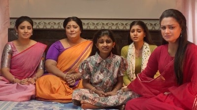 స్టార్ మాలోకి మరో కొత్త సీరియల్.. తండ్రి లేని నలుగురు కూతుళ్ల కథ.. ఎమోషనల్ ప్రోమో రిలీజ్ స్టార్ మాలోకి మరో కొత్త సీరియల్.. తండ్రి లేని నలుగురు కూతుళ్ల కథ.. ఎమోషనల్ ప్రోమో రిలీజ్