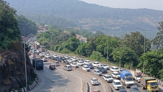 Traffic on the Mumbai-Pune Expressway was restored on Thursday morning. (HT_PRINT)