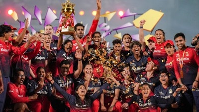 ఆర్సీబీ టీమ్ (PTI) ఆర్సీబీ టీమ్ (PTI)