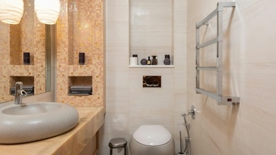 Mismatched WC, basin, and faucet: Choose a coordinated bathroom suite so every element speaks the same design language. Visual harmony is instant luxury. Mismatched WC, basin, and faucet: Choose a coordinated bathroom suite so every element speaks the same design language. Visual harmony is instant luxury. 