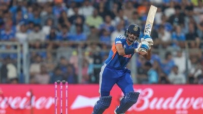 Axar Patel played a handy knock and provided great support to Suryakumar Yadav. (Sportz Asia)