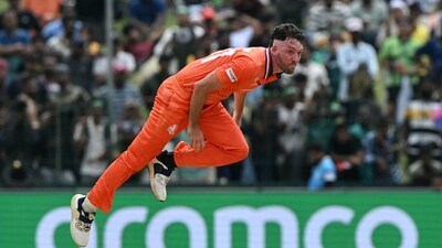 Paul van Meekeren brought the Netherlands back into the contest, dismissing Sahibzada Farhan and Usman Khan in the same over. (AFP) Paul van Meekeren brought the Netherlands back into the contest, dismissing Sahibzada Farhan and Usman Khan in the same over. (AFP)