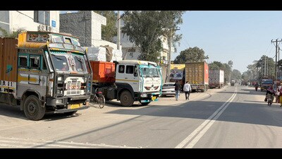 Illegally trucks parked at Transport Nagar in Ludhiana on Sunday. (Manish/HT) Illegally trucks parked at Transport Nagar in Ludhiana on Sunday. (Manish/HT)