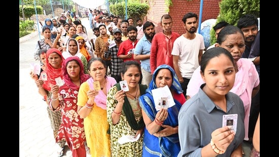 As per the 2002 rolls, Chandigarh has approximately 6.4 lakh registered voters, while the estimated population of the city is around 13.64 lakh. (HT)