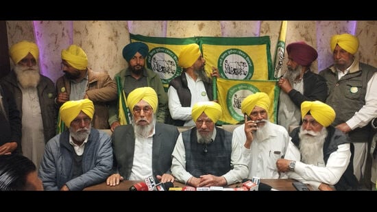 Bhartiya Kisan Union (Ekta Ugrahan) president Joginder Singh Ugrahan addressing media on Sunday. (HT)