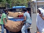 Pune, India - April 9, 2020: People taking home Fruits and Vegetables from Chhatrapati Shivaji Market Yard (Abhay Khairnar story) in Pune, India, on Thursday, April 9, 2020. (Photo by Ravindra Joshi/HT PHOTO)