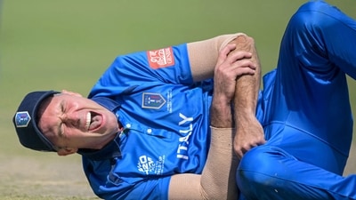 42-year-old Italian captain Wayne Madsen dislocated his shoulder while fielding early on in the piece. A massive blow for Italy, who lost tonnes of experience and their leader, left rudderless for the remainder of the match – and potentially the tournament. (AFP) 42-year-old Italian captain Wayne Madsen dislocated his shoulder while fielding early on in the piece. A massive blow for Italy, who lost tonnes of experience and their leader, left rudderless for the remainder of the match – and potentially the tournament. (AFP)