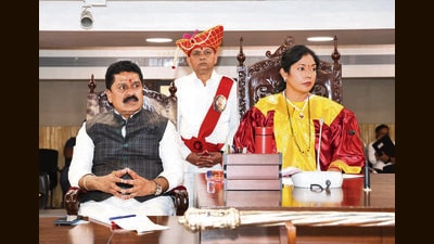 Deputy mayor Parshuram Wadekar of RPI and mayor Manjusha Nagpure of BJP. (HT PHOTO) Deputy mayor Parshuram Wadekar of RPI and mayor Manjusha Nagpure of BJP. (HT PHOTO)
