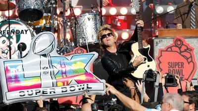 Green Day's Billy Joe Armstrong performs during pregame festivities for the NFL Super Bowl LX between the Seattle Seahawks and New England Patriots (Carlos Avila Gonzalez/San Francisco Chronicle via AP) Green Day's Billy Joe Armstrong performs during pregame festivities for the NFL Super Bowl LX between the Seattle Seahawks and New England Patriots (Carlos Avila Gonzalez/San Francisco Chronicle via AP)